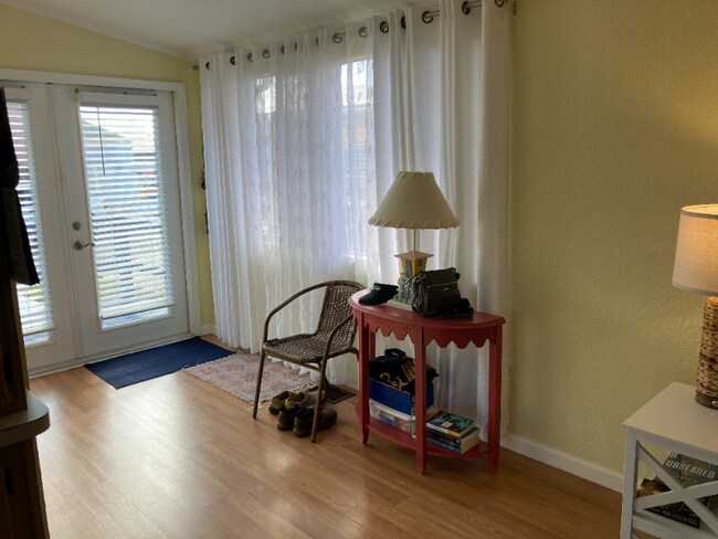 Foto del edificio - 2078 Nettles Blvd