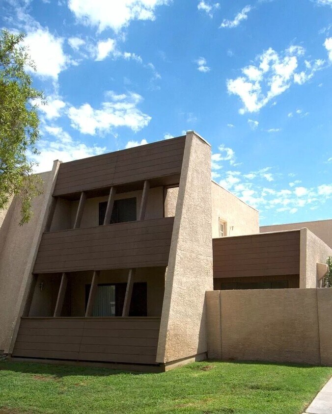Primary Photo - 3/2 townhome 1 mile from ASU Campus! Augus...