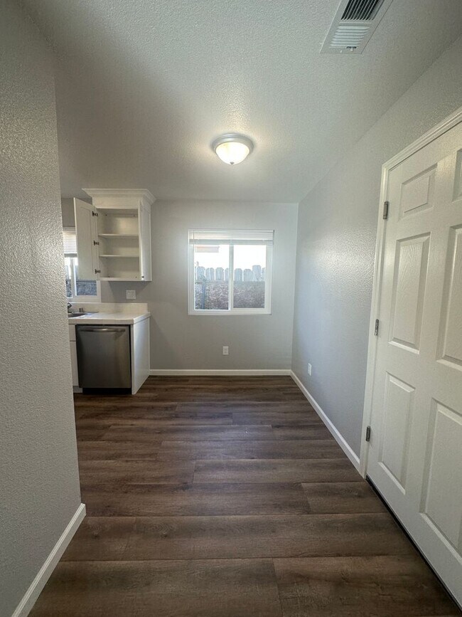 Foto del edificio - 9523 Bancroft Way