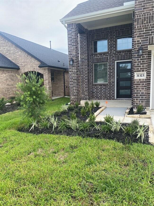 Foto del edificio - 31323 Balsam Hawk Ln