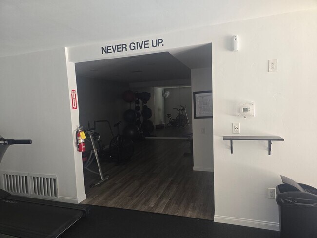 Building Photo - 1 Bed 1 Bath Close to Lake Murray