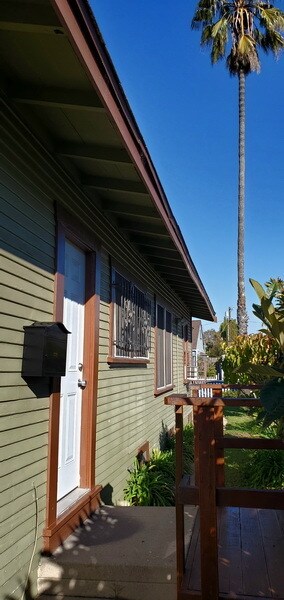 Private Entrance to 337D Rennie - 337 Rennie Ave
