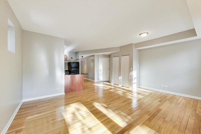 Foto del edificio - Gorgeous 2 Bed, Plus Sunroom/Office, 1 Bat...
