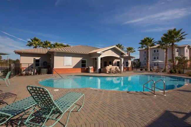 Foto del edificio - Pinnacle at Hammock Square