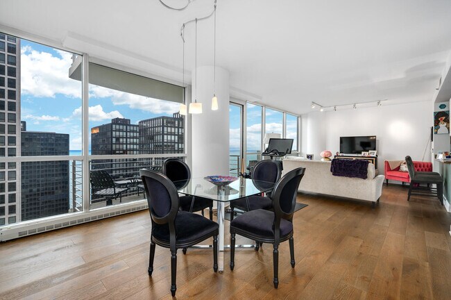 Foto del edificio - 250 E Pearson St