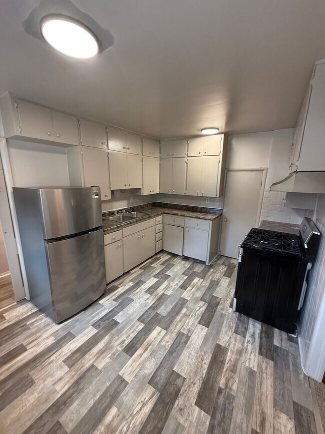 Foto del edificio - 427 W 5th St