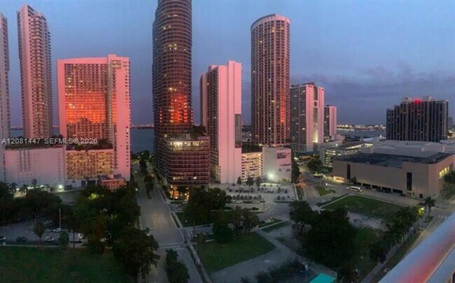 Foto del edificio - 275 NE 18th St