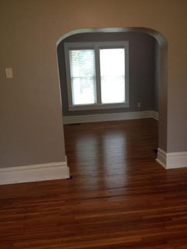 Building Photo - 450 Alden Ave. 5br/2b Single Family 2 stor...