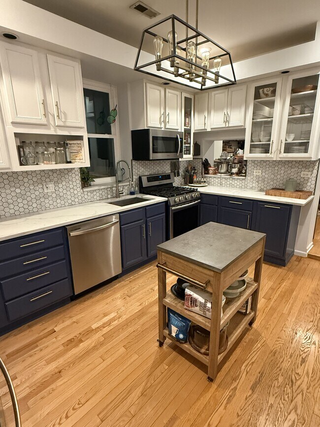 Foto del edificio - 2455 N Sawyer Ave