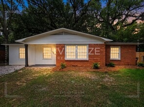 Building Photo - 2900 Lott Dr