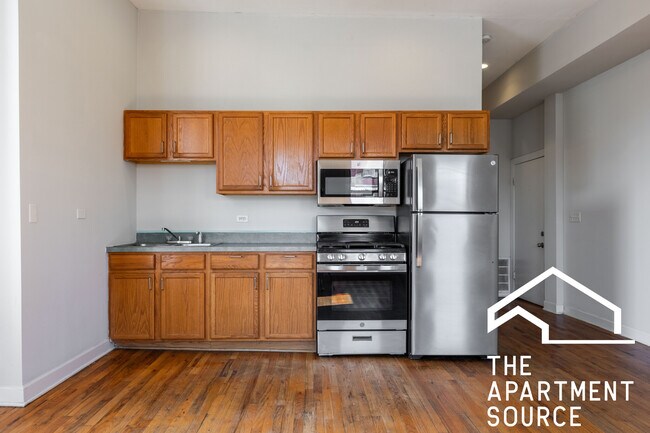 Building Photo - 2601 W North Ave