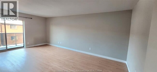 Building Photo - 3900 Wyandotte St E