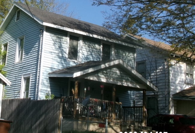 Building Photo - 911 Farrand St