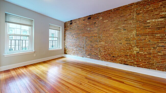Foto del edificio - 313 N Charles St