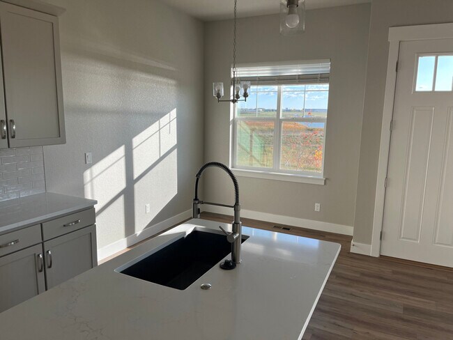 Foto del edificio - 4176 Trapper Lake Dr