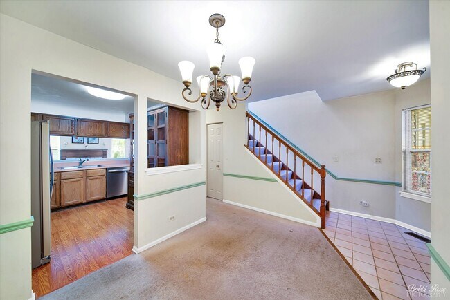 Building Photo - 1056 Lakewood Cir