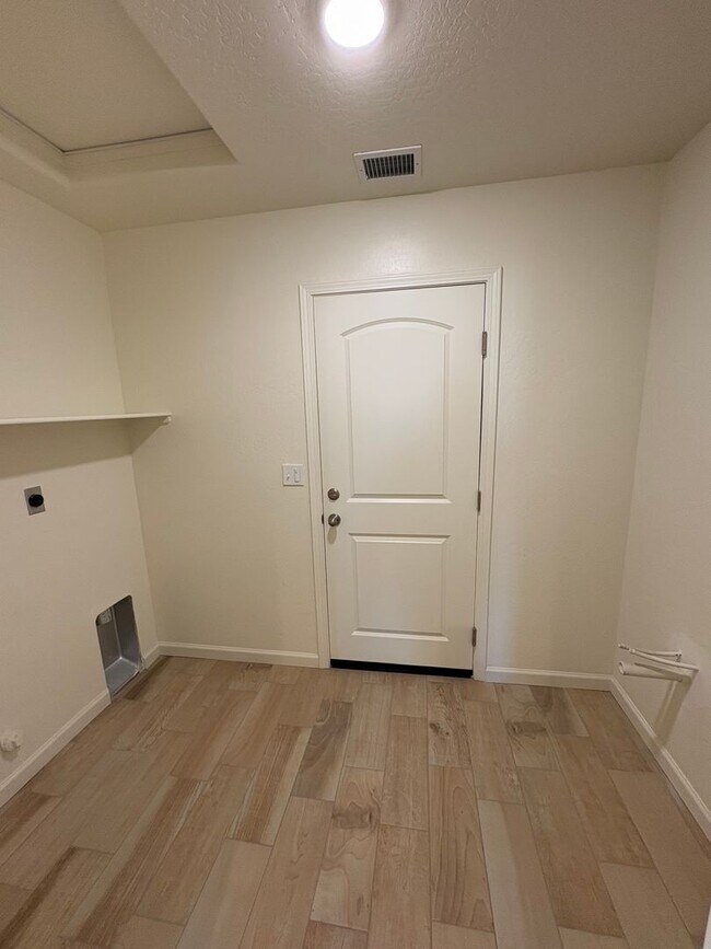 Foto del edificio - Newly Built Home in NE Visalia Available Now!
