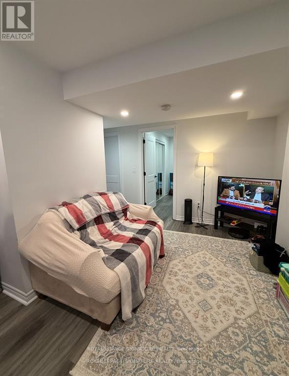 Building Photo - 477 Bessborough Dr