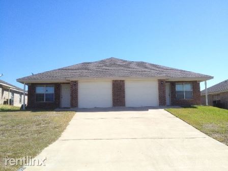 Primary Photo - 302 Cedar Ridge Dr