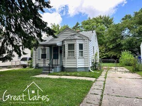 Building Photo - 19323 Kenosha St