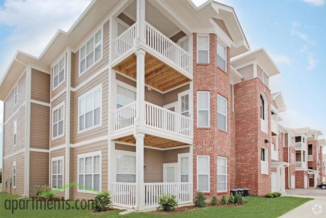 Building - OAK CROSSING