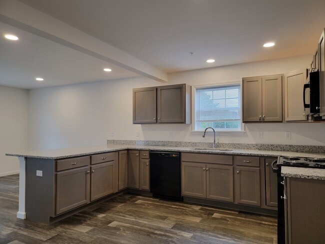 Building Photo - 146 Robert Cir