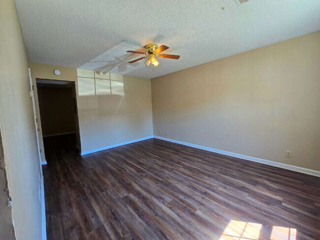 Foto del edificio - 113 Hickory Trace Rd