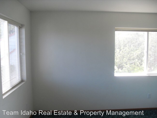 Foto del edificio - 624-624 Residence St