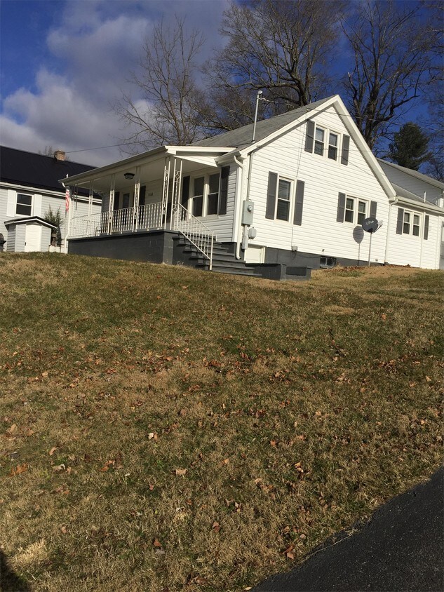 Primary Photo - 1508 4th St