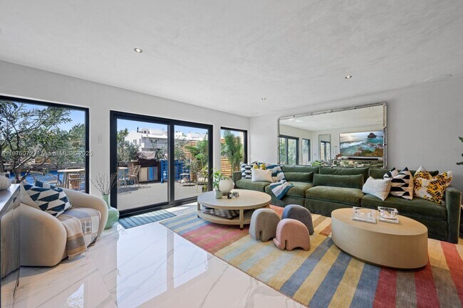 Foto del edificio - 3904 NE 167th St