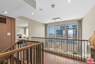 Building Photo - 2025 Ave of the Stars