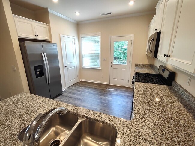 Foto del edificio - Beautiful Home located in the Starmount Co...