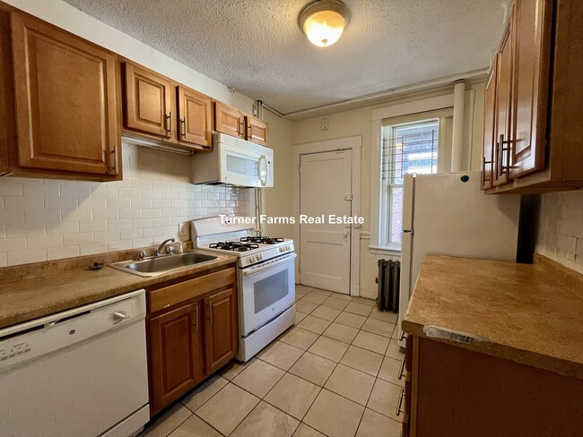 Building Photo - 15 Barrows St