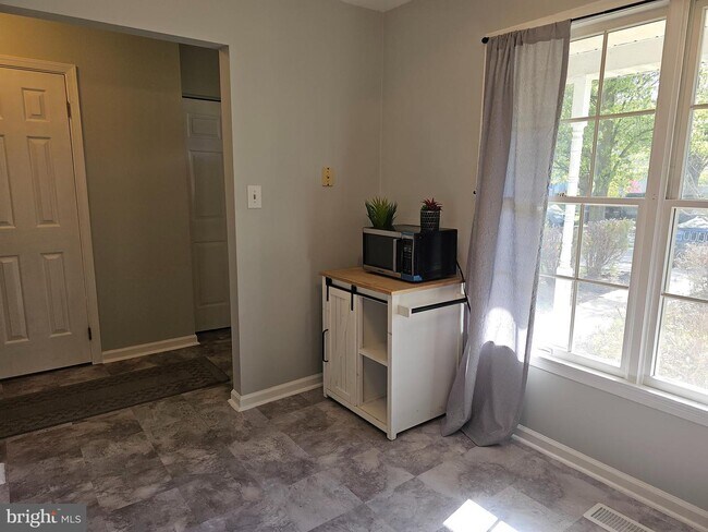 Foto del edificio - 38 Cypress Dr