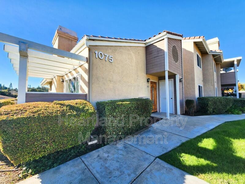 Primary Photo - 1075 N Escondido Blvd