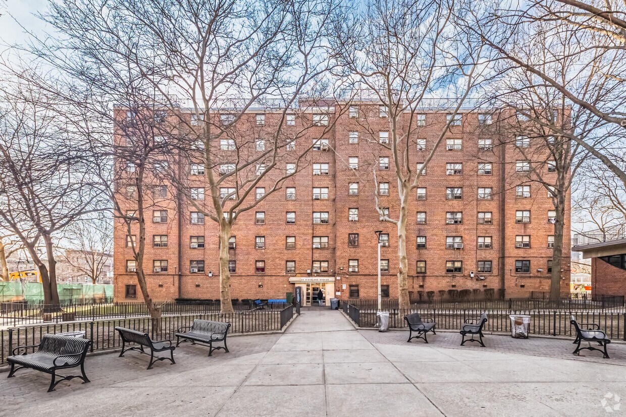 Building Photo - 60 Kingsland Ave