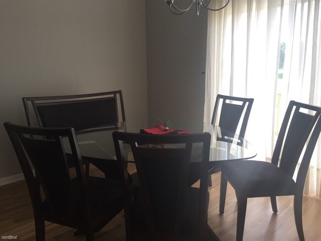 Foto del edificio - 7916 Cottonwood Ln
