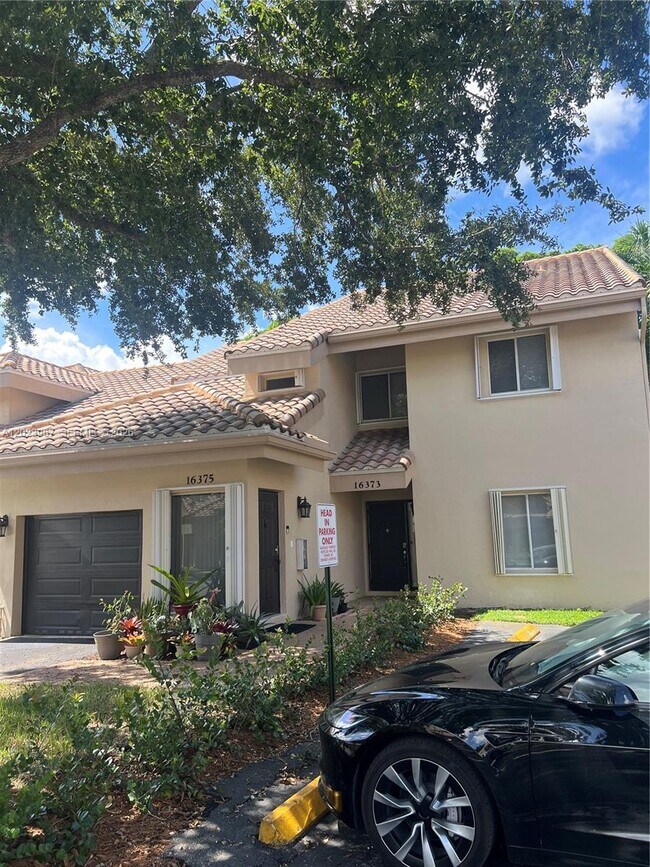 Foto del edificio - 16373 Malibu Dr