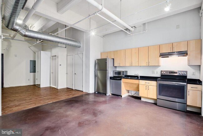 Building Photo - 412 S 13th St