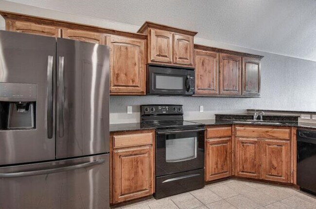 Kitchen - 2013 Cattle Creek Rd