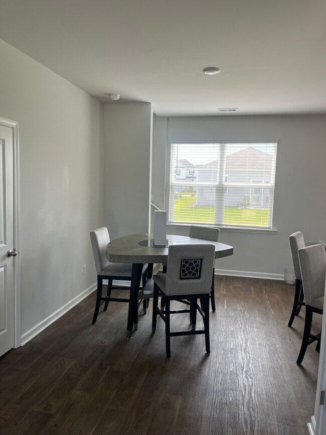 Foto del edificio - 121 Carolina Grove Blvd