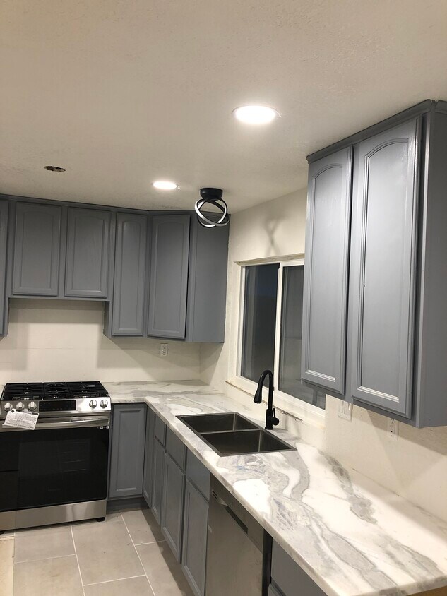 Foto del edificio - 948 Golden Leaf Way