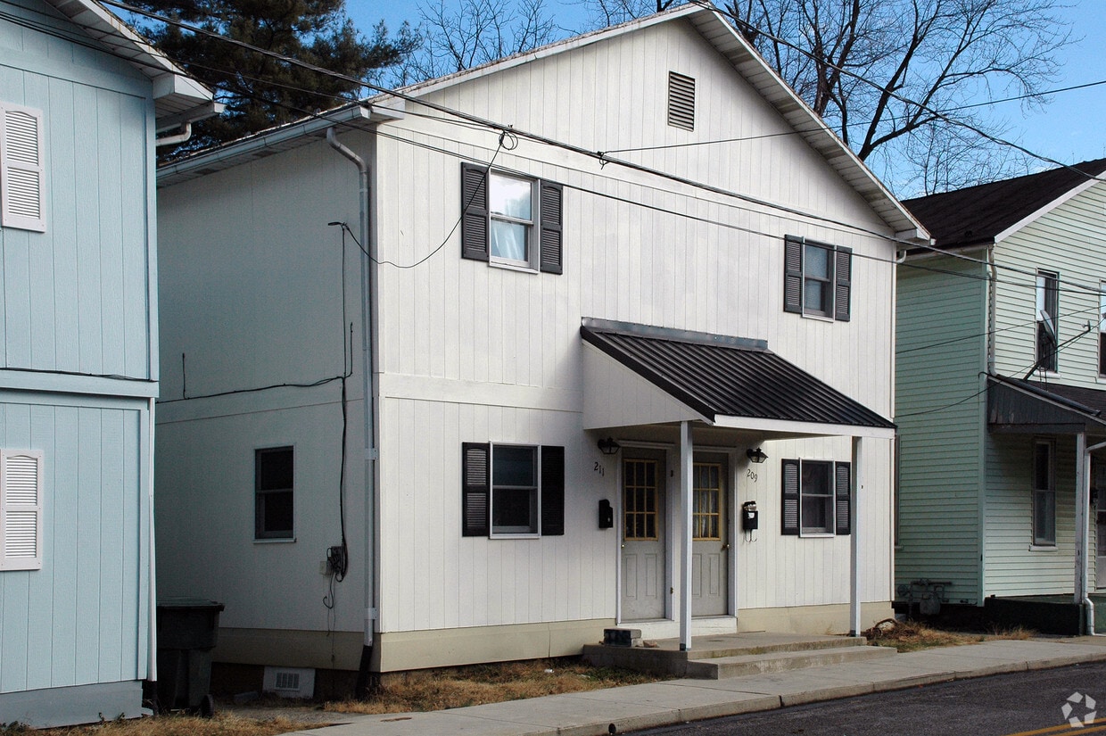 Building Photo - 211-1/2 High St
