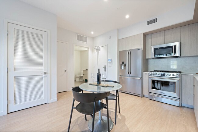 Foto del edificio - 5851 W 88th St