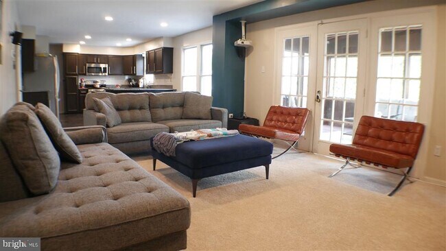 Foto del edificio - 6825 Silassie Ct