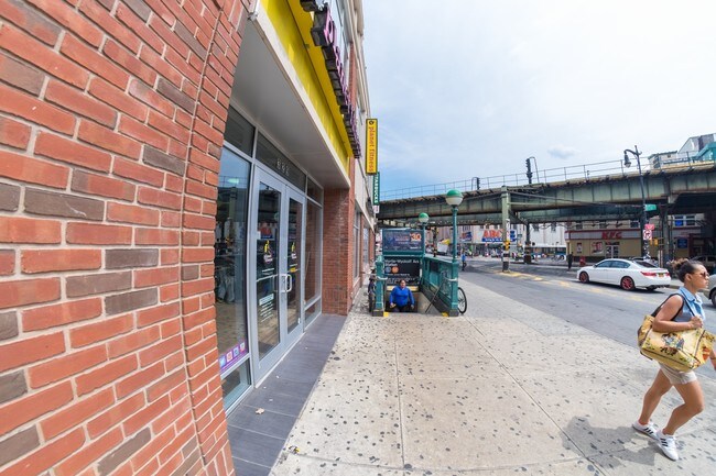 Building Photo - 1550 Myrtle Ave