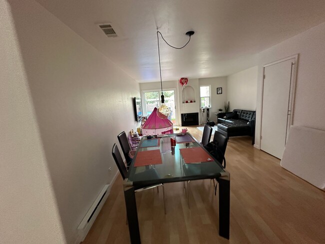 Foto del edificio - Campbell-Spacious 2 Bedroom unit with Atta...