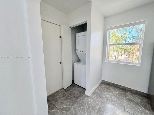 Building Photo - 11 Sidonia Ave