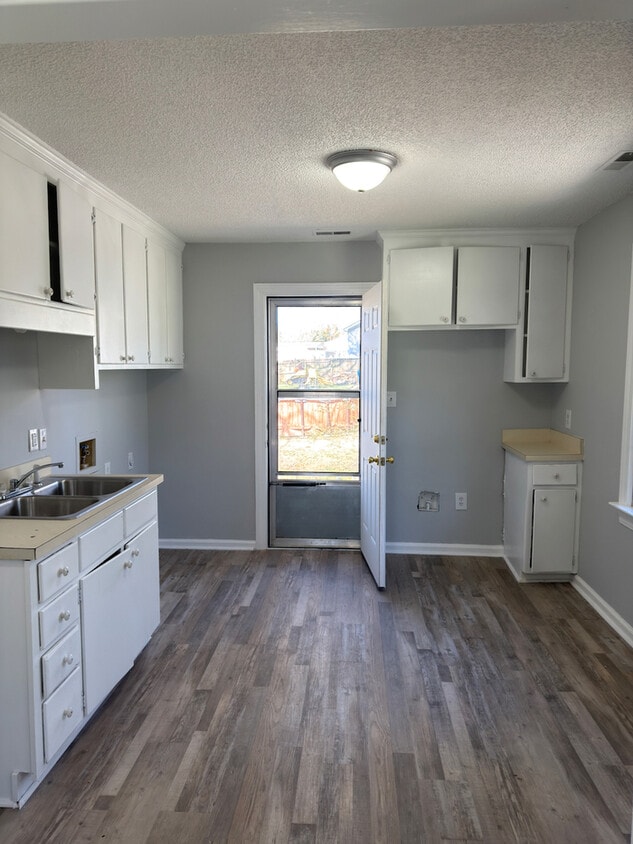 Foto del edificio - 615 Taylor Dr