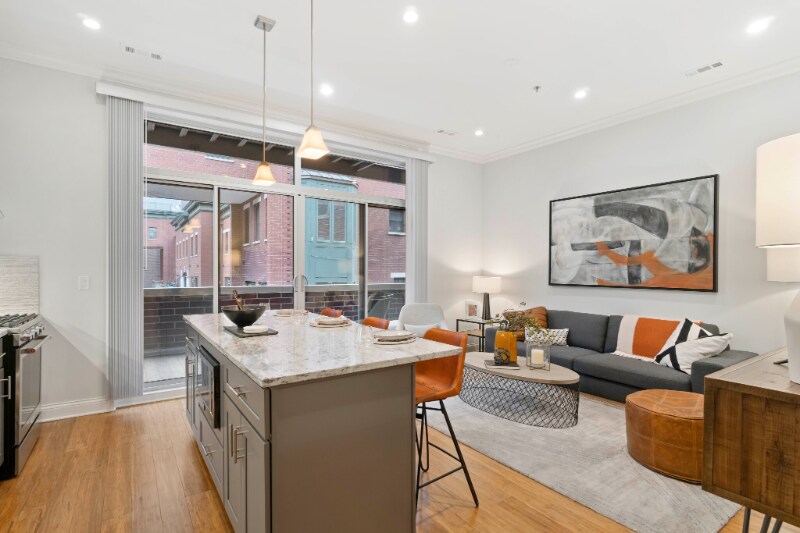Foto principal - 1045 W Monroe St